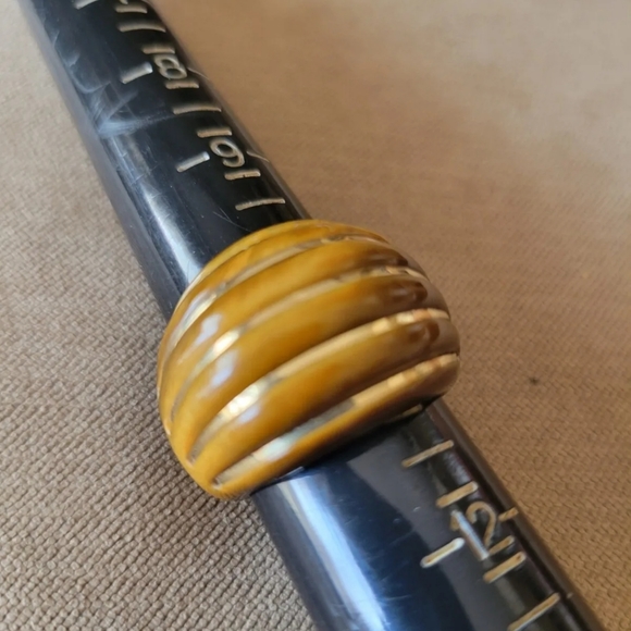 14kt Tiger eye dome ring - Picture 7 of 7